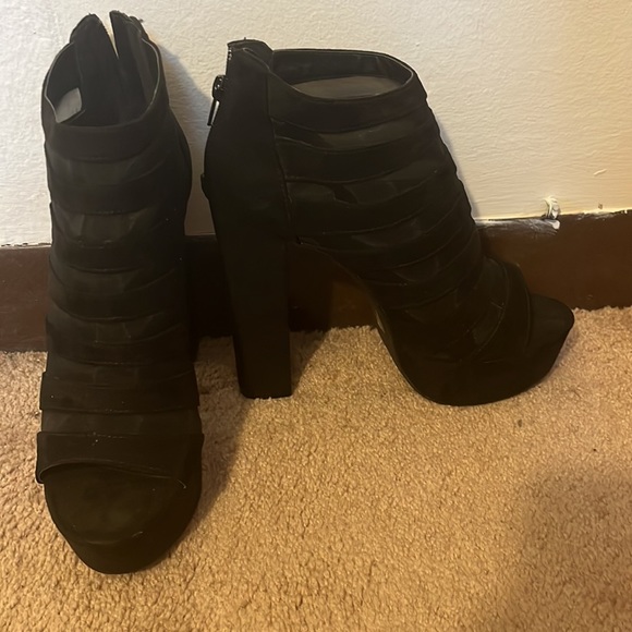 Heels - Picture 2 of 4